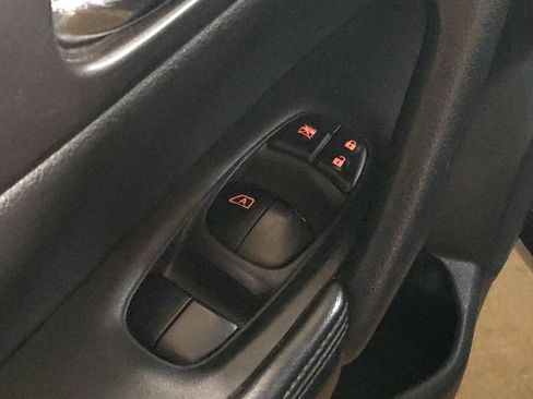 Used 2016 Nissan Rogue SV w/ SV Premium Package image 27