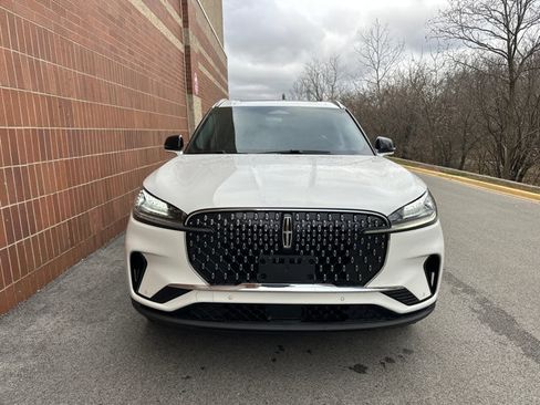 Used 2025 Lincoln Aviator AWD w/ Equipment Group 101A image 3