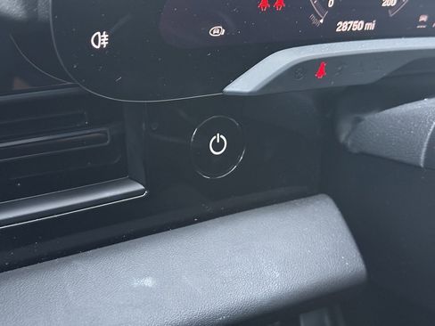 Used 2023 Porsche Taycan image 18