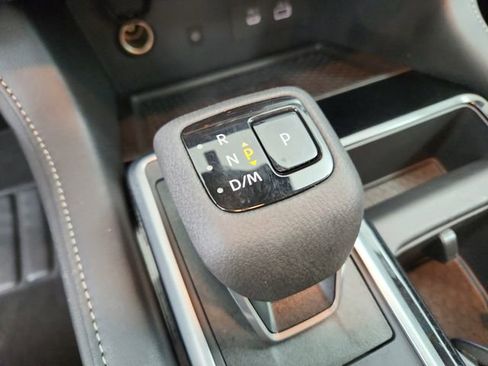 Used 2025 Nissan Pathfinder SL FWD image 27