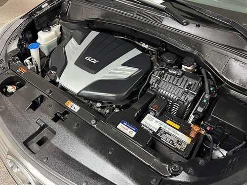 Used 2018 Hyundai Santa Fe SE image 16