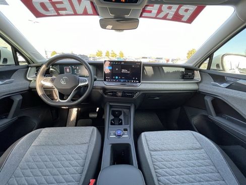 Used 2025 Volkswagen Tiguan S image 28