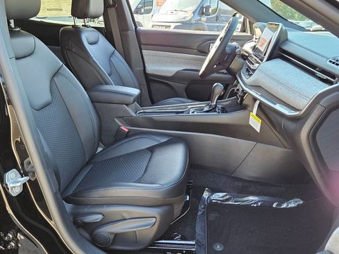 New 2026 Jeep Compass Latitude image 15