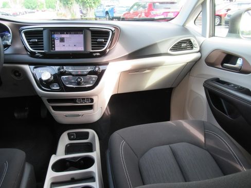 Certified 2023 Chrysler Voyager LX FWD image 14