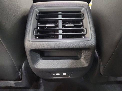 New 2026 Volkswagen Tiguan SE image 32