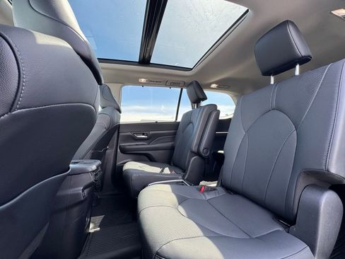 Used 2024 Toyota Grand Highlander Limited image 20