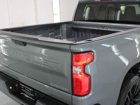Used 2020 Chevrolet Silverado 1500 Custom w/ Custom Value Package image 19