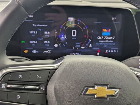 Used 2025 Chevrolet Equinox LT AWD/4WD image 13