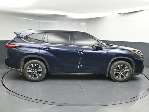 Used 2020 Toyota Highlander XLE image 9