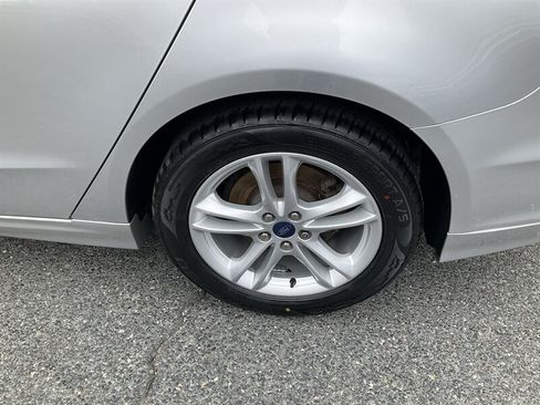 Used 2018 Ford Fusion SE FWD image 10