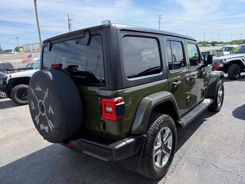Used 2022 Jeep Wrangler Unlimited Sahara w/ Dual Top Group AWD/4WD image 4