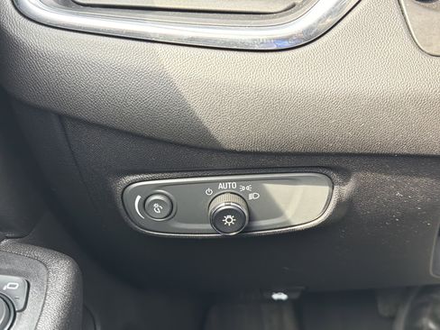 Used 2018 Chevrolet Equinox LT image 31