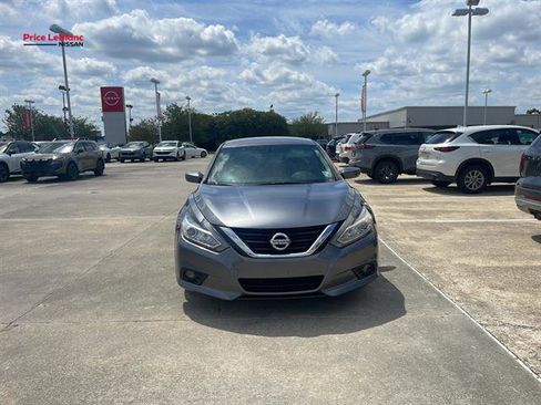 Used 2017 Nissan Altima 2.5 SV FWD image 2