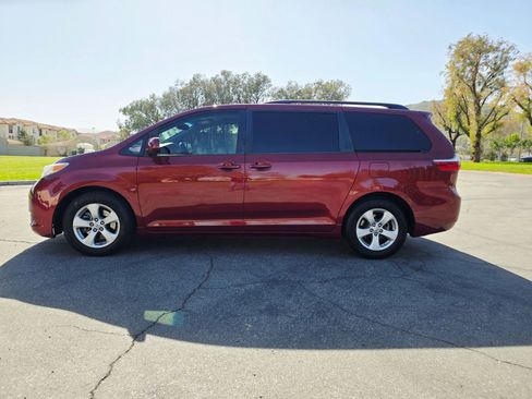 Used 2017 Toyota Sienna LE FWD image 5