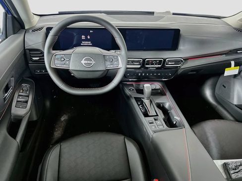 New 2026 Nissan Sentra SR w/ SR Premium Package FWD image 22