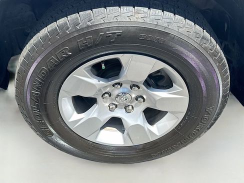 Used 2020 RAM 1500 Big Horn AWD/4WD image 25