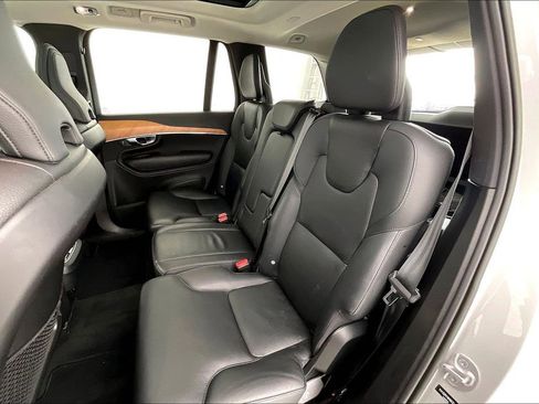 Used 2022 Volvo XC90 T5 Momentum w/ Climate Package image 31