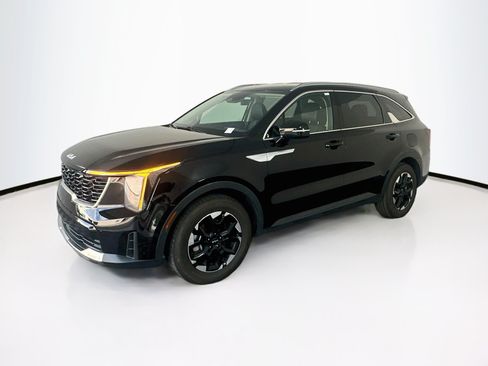 Used 2024 Kia Sorento S FWD image 3