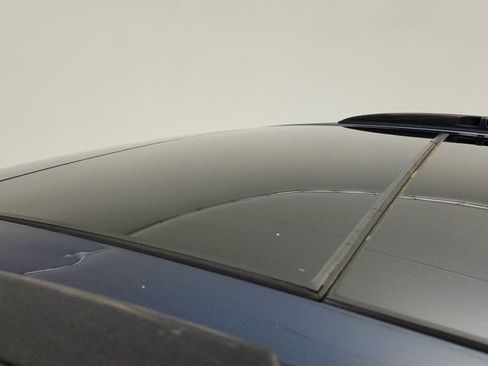 Used 2025 Chrysler Pacifica Limited FWD image 10
