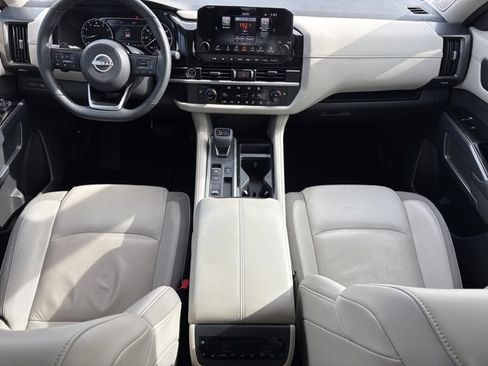 Used 2022 Nissan Pathfinder SL w/ SL Premium Package image 16