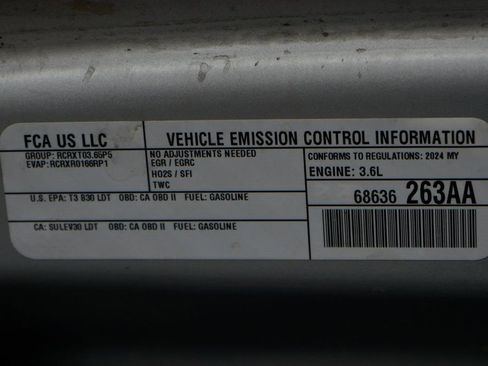 Used 2024 Jeep Gladiator Rubicon w/ Convenience Group image 13