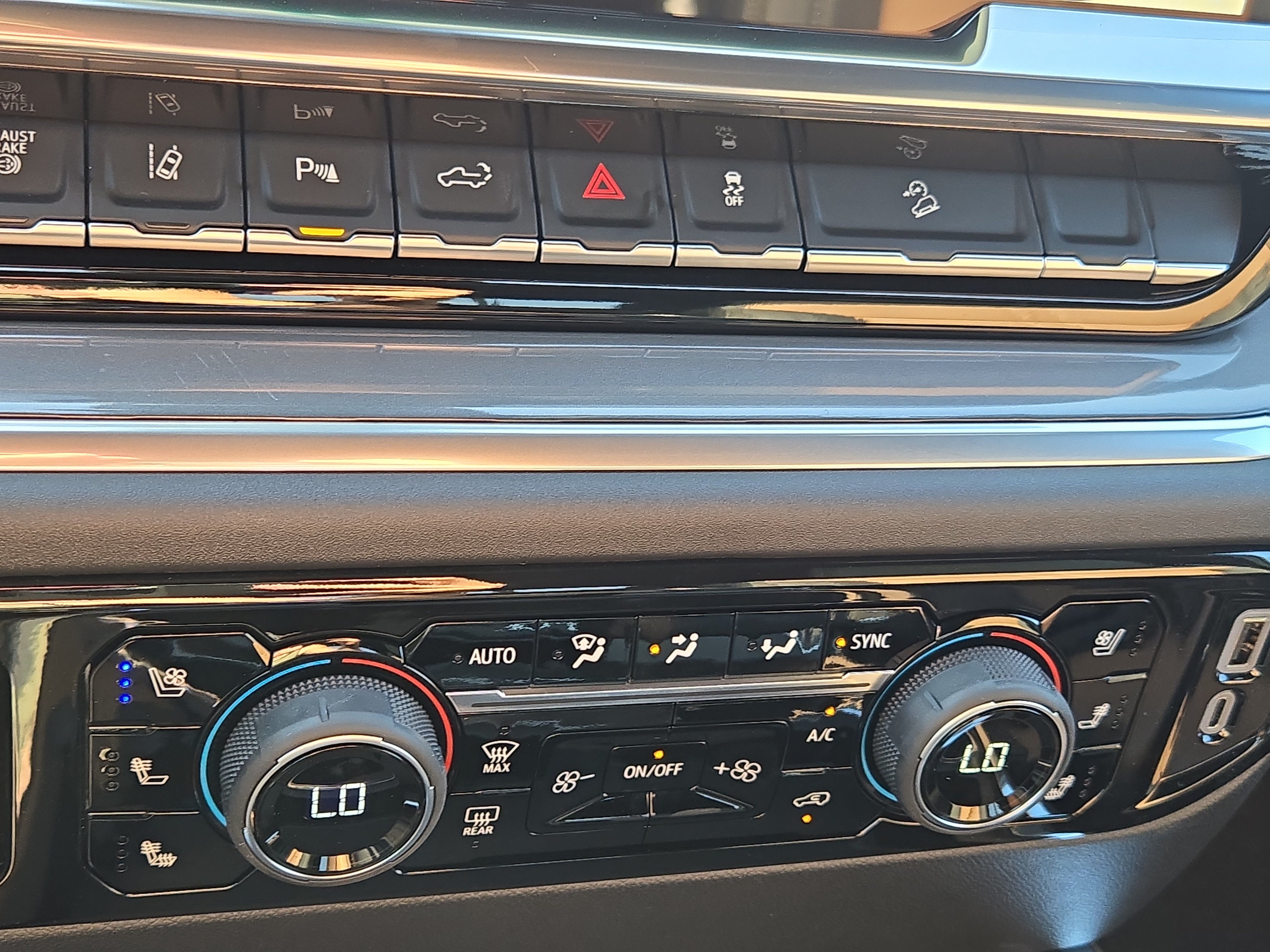 New 2026 Chevrolet Silverado 2500 High Country w/ High Country Premium Package AWD/4WD image 30