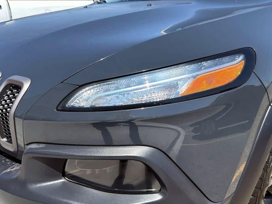 Used 2016 Jeep Cherokee Trailhawk w/ Comfort/Convenience Group AWD/4WD image 10