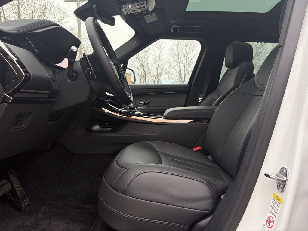 New 2025 Land Rover Range Rover Sport Dynamic SE AWD/4WD image 11