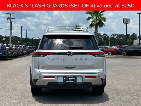 Used 2024 Nissan Pathfinder SL FWD image 4