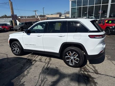 Certified 2024 Jeep Grand Cherokee Limited w/ Luxury Tech Group II image 4