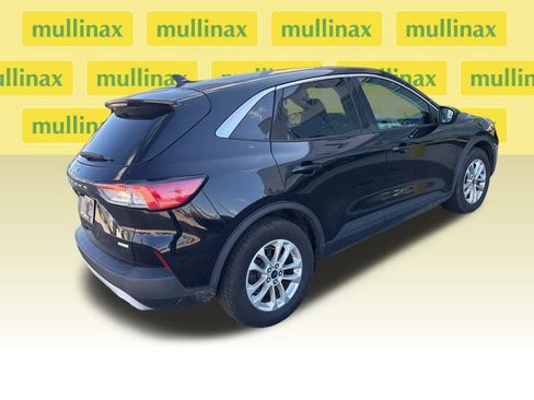 Used 2020 Ford Escape SE image 3