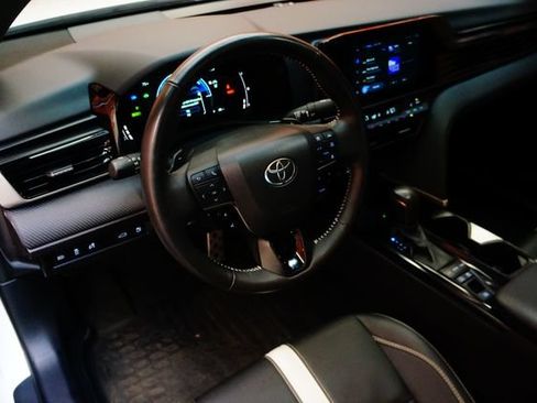 Used 2025 Toyota Camry SE w/ Convenience Package FWD image 12