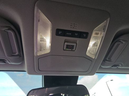 Used 2025 Toyota RAV4 XLE AWD/4WD image 21