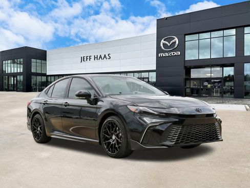 Used 2026 Toyota Camry SE FWD image 4