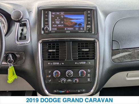 Used 2019 Dodge Grand Caravan SE w/ UConnect Hands-Free Group image 17