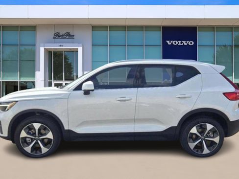 Certified 2025 Volvo XC40 B5 Core w/ Protection Package Premier image 3