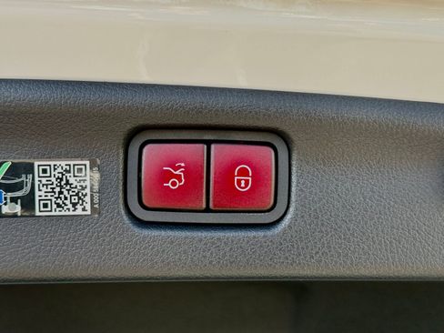 Used 2024 Mercedes-Benz C 300 Sedan image 17