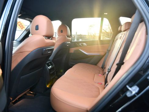 Used 2023 BMW X5 xDrive40i w/ M Sport Package image 23