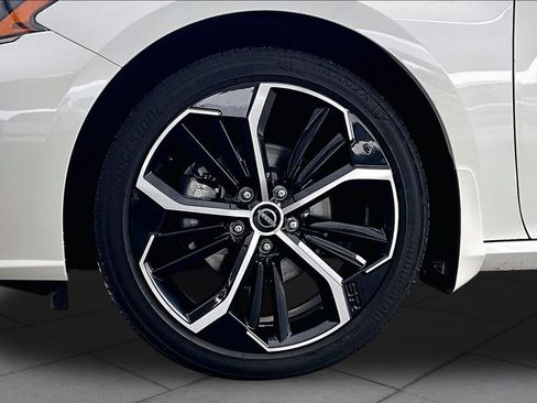 Certified 2024 Nissan Altima 2.5 SR w/ SR Premium Package FWD image 11
