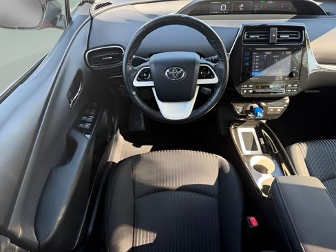 Used 2016 Toyota Prius Four FWD image 11