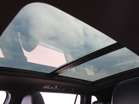 Used 2024 Volkswagen Tiguan SE R-Line image 19