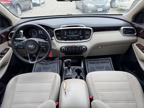 Used 2016 Kia Sorento FWD image 18