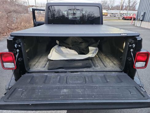 Used 2023 Jeep Gladiator Sport image 27