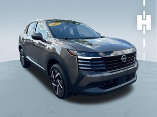 Used 2025 Nissan Kicks SV video 1