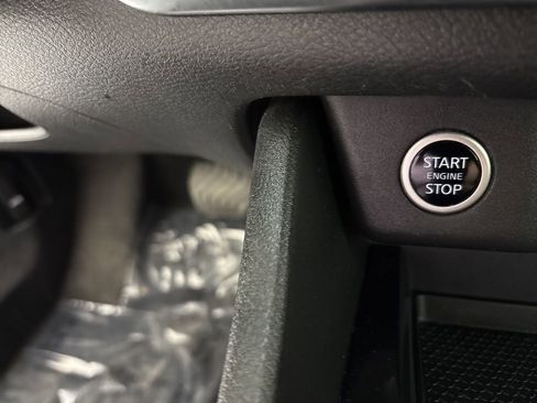 Used 2023 Nissan Rogue S image 21