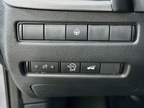 Used 2023 Nissan Rogue SV w/ SV Premium B Package AWD/4WD image 16