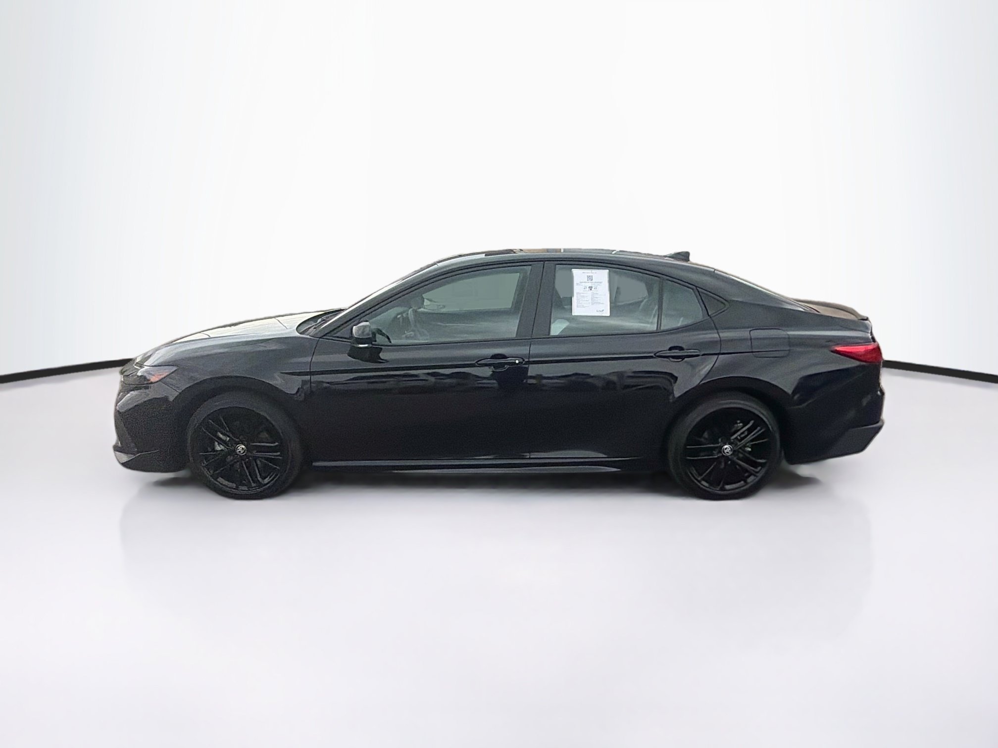 Used 2026 Toyota Camry SE FWD image 4