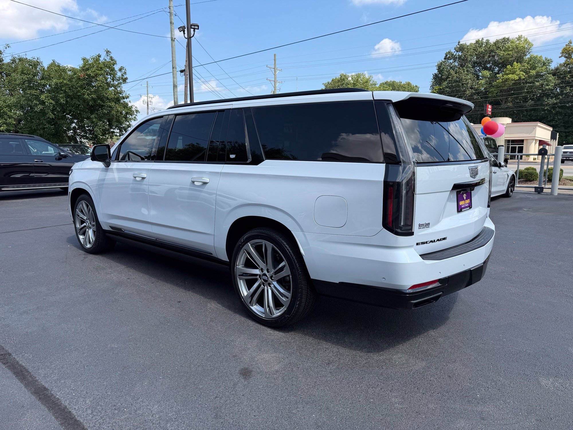 Used 2026 Cadillac Escalade ESV Platinum Sport w/ LPO, ONYX Package AWD/4WD image 4