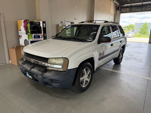 Used 2005 Chevrolet TrailBlazer LS w/ LS Preferred Equipment Group AWD/4WD image 2