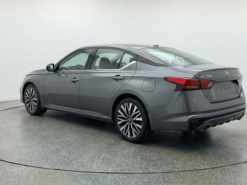 Used 2025 Nissan Altima 2.5 SV FWD image 6